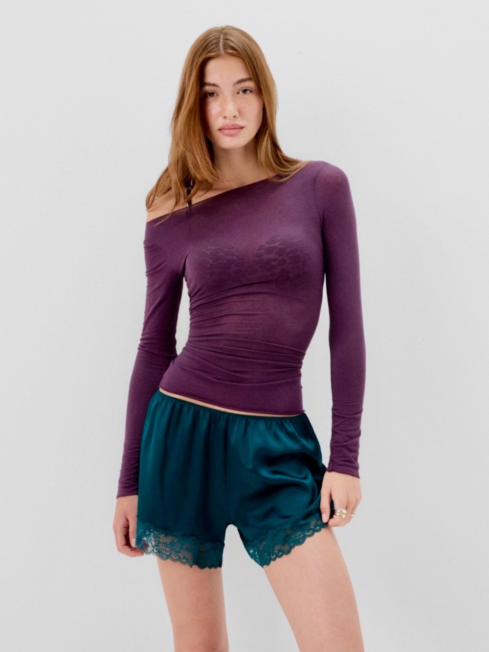 Intimmisimi,boatneck modal ultralight cashmere top. Purple grape